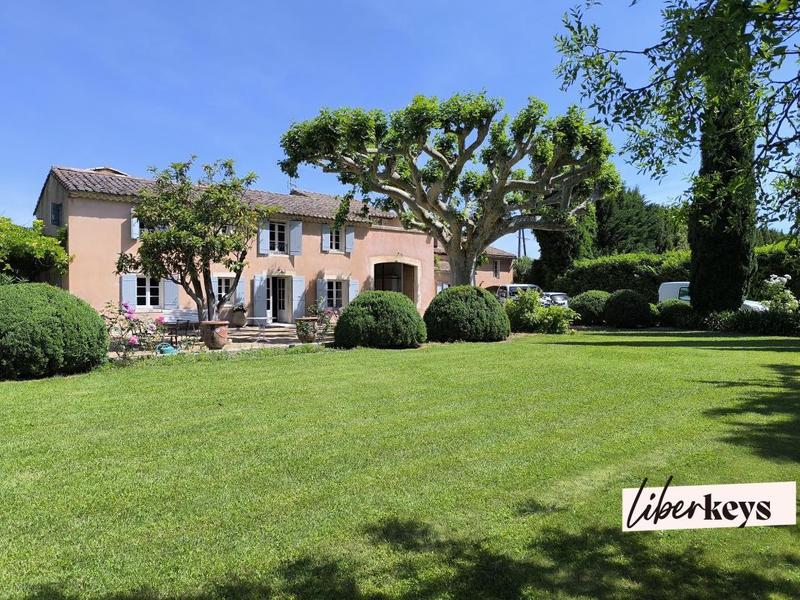 Propriété - 217 m² - 7 pièces