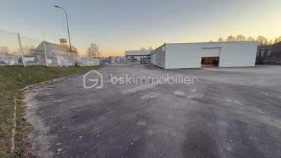 Local commercial - 1 500 m² - 20 pièces