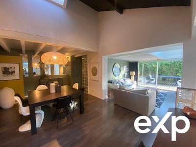 Maison - 221 m² - 9 pièces