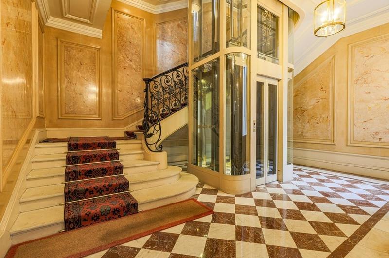 Appartement - 230 m² - 6 pièces