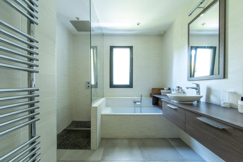 Maison - 225 m² - 9 pièces