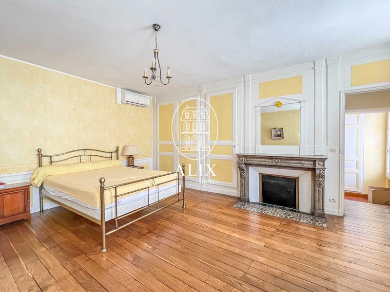 Maison - 252 m² - 10 pièces