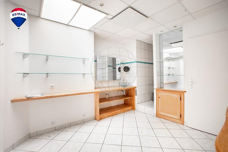 Local commercial - 170 m² - 4 pièces