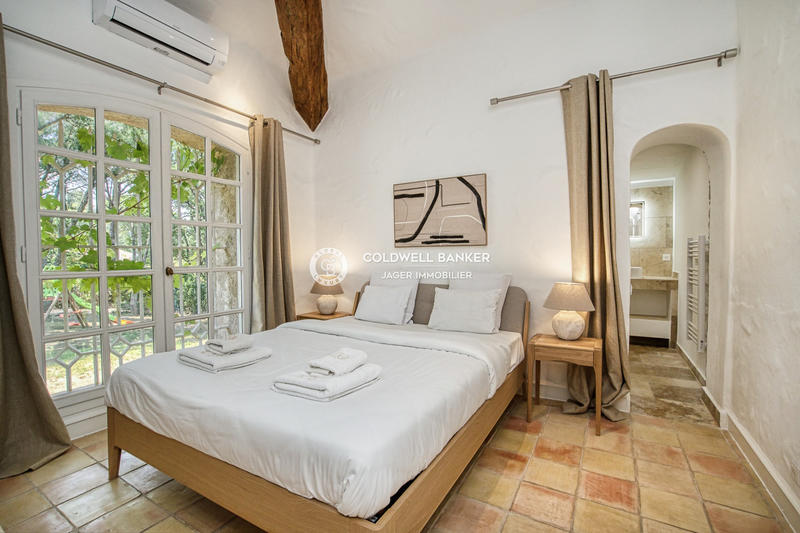 Villa - 200 m² - 6 pièces