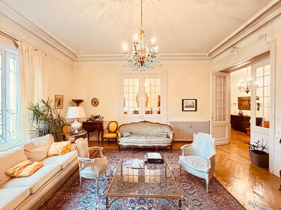 Appartement - 218 m² - 5 pièces