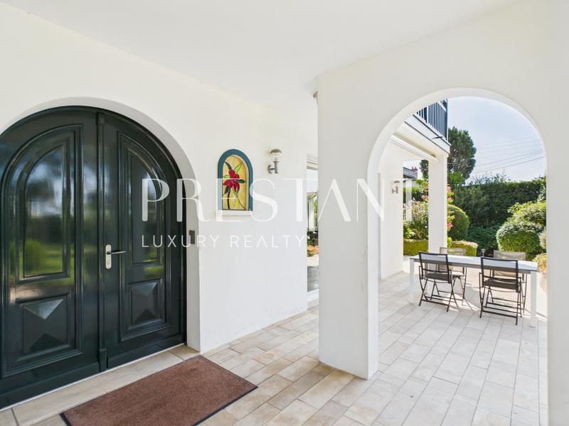 Maison - 282 m² - 10 pièces