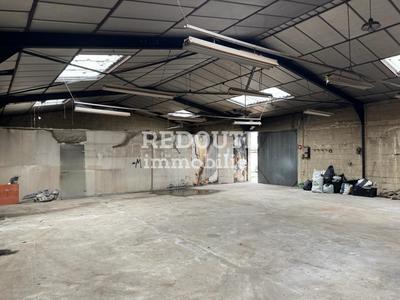 Entrepôt - 240 m² - 1 pièce