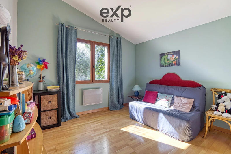 Maison - 203 m² - 6 pièces