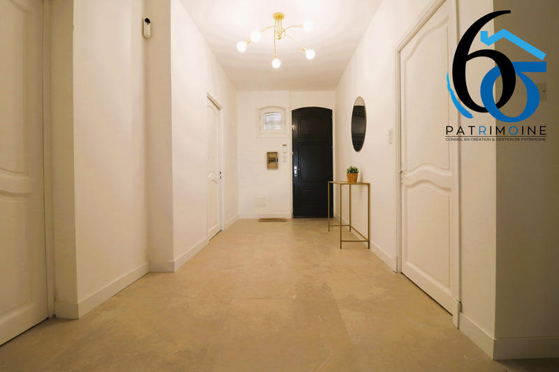 Maison - 240 m² - 8 pièces