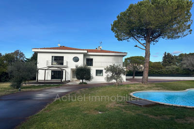 Propriété - 300 m² - 8 pièces