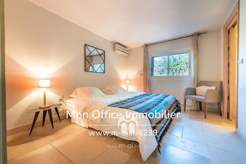 Propriété - 191 m² - 6 pièces