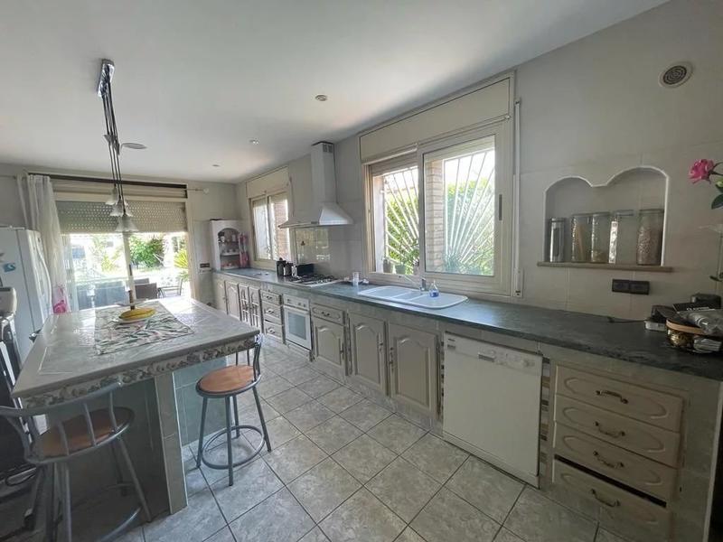 Maison - 270 m² - 9 pièces