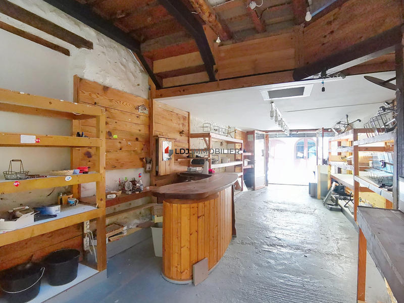 Local commercial - 147 m² - 3 pièces