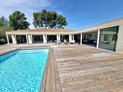 Maison - 250 m² - 7 pièces