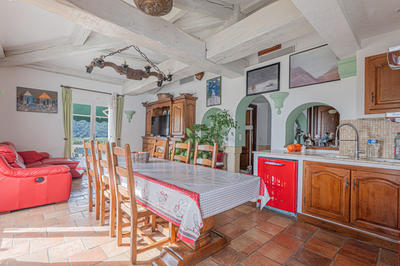 Maison - 205 m² - 9 pièces