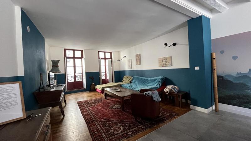 Maison - 375 m² - 7 pièces