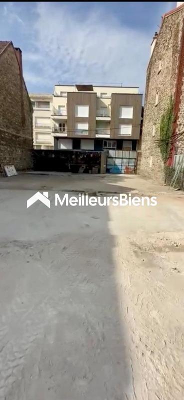 Services - 1 007 m² - 1 pièce