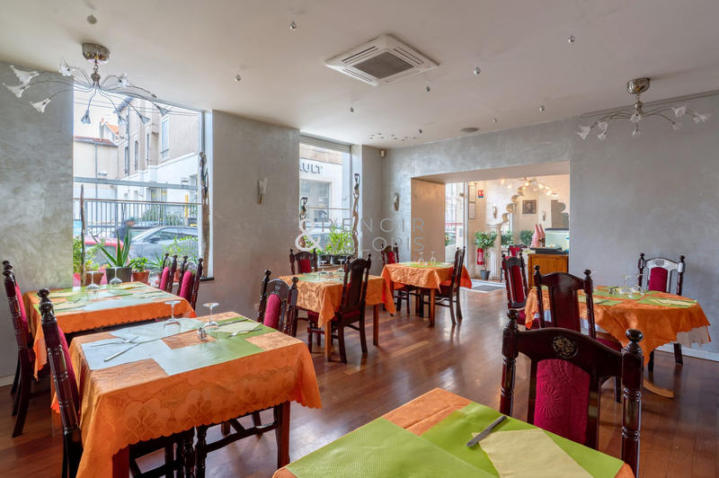 Local commercial - 153 m² - 2 pièces