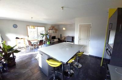 Maison - 93 m² - 4 pièces