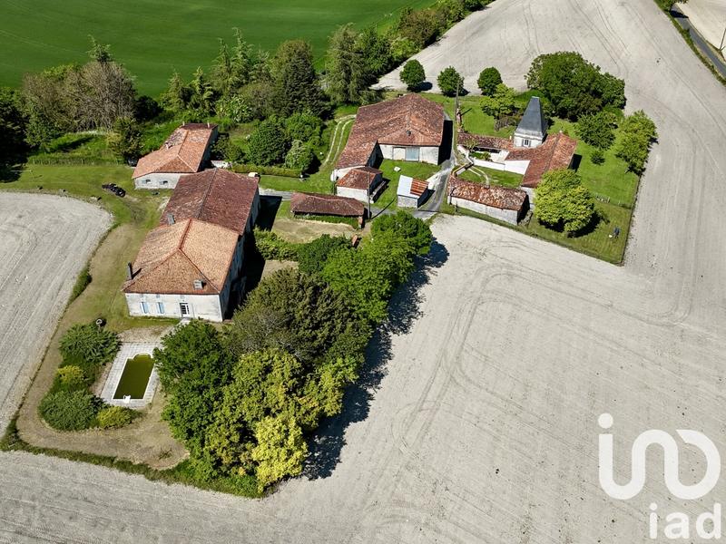 Maison - 414 m² - 18 pièces