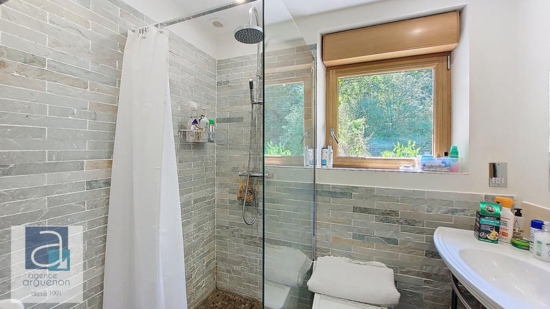 Maison - 224 m² - 7 pièces