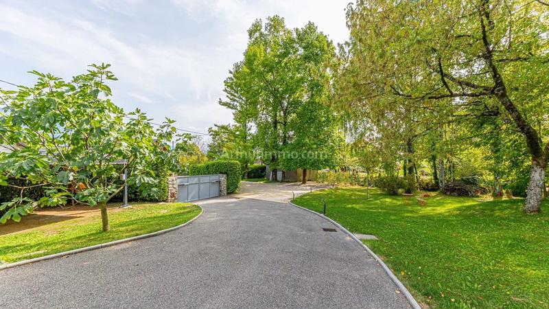 Maison - 207 m² - 10 pièces