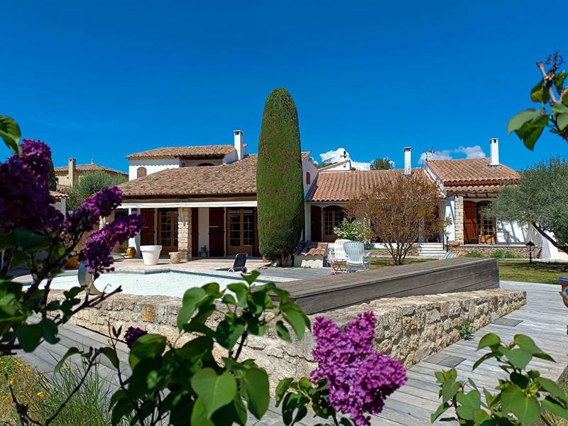 Maison - 250 m² - 6 pièces