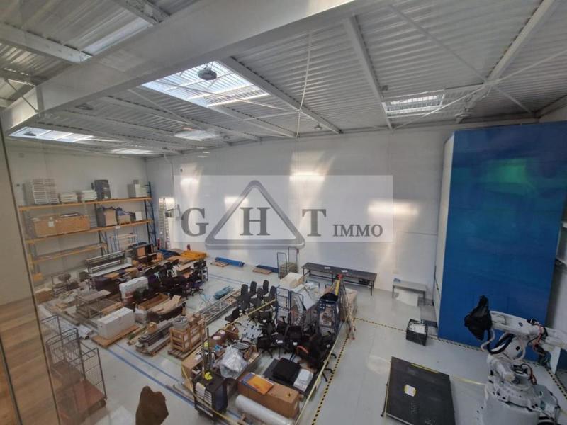 Entrepôt - 801 m²