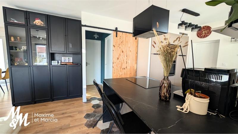 Maison - 99 m² - 5 pièces