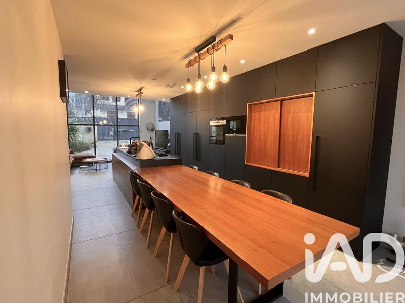 Maison - 210 m² - 7 pièces