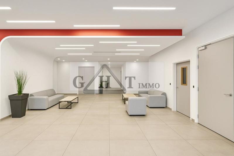 Bureau - 823 m²
