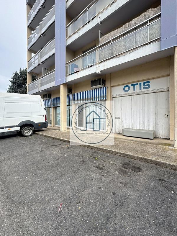 Local commercial - 164 m² - 9 pièces