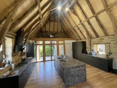 Propriété - 285 m² - 7 pièces