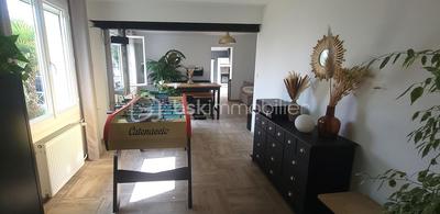 Maison - 161 m² - 8 pièces