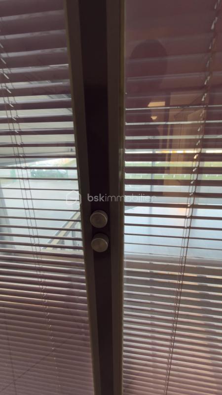 Local commercial - 1 500 m² - 20 pièces