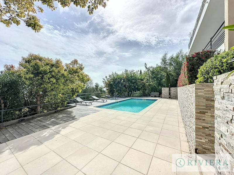 Maison - 203 m² - 5 pièces