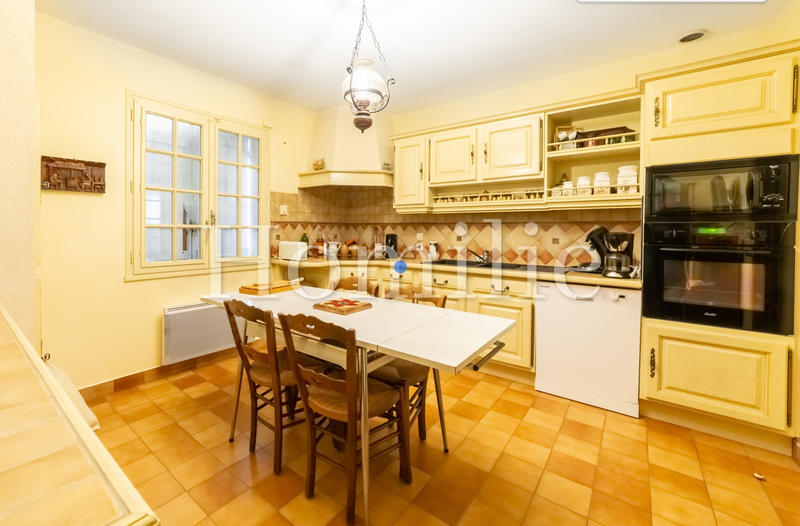 Maison - 199 m² - 9 pièces