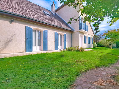 Maison - 167 m² - 8 pièces