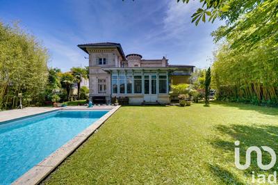 Maison - 306 m² - 9 pièces