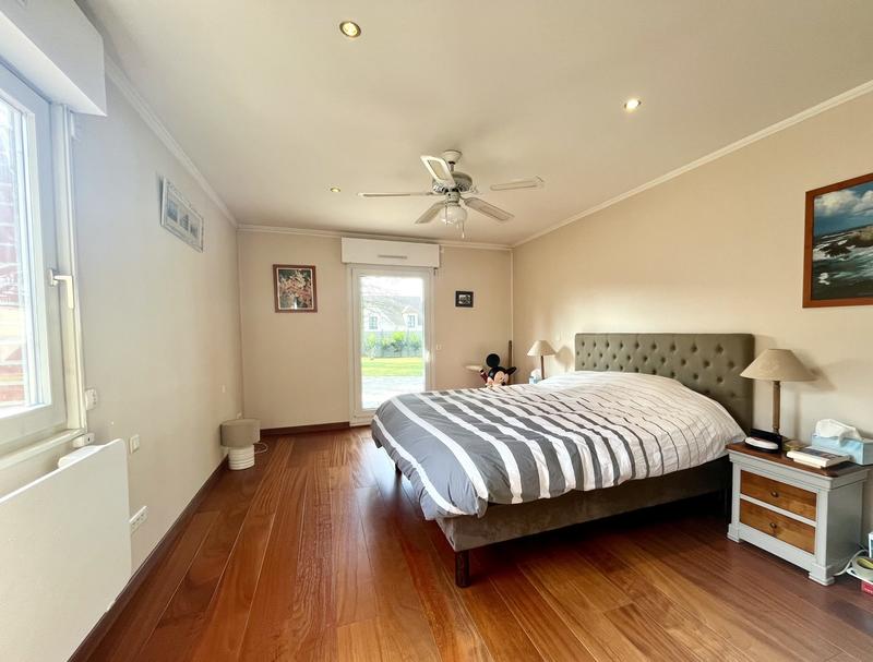 Maison - 220 m² - 9 pièces