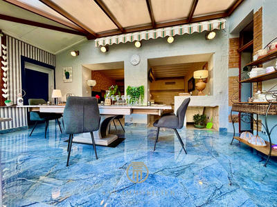 Maison - 290 m² - 12 pièces