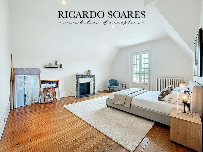 Demeure - 219 m² - 10 pièces