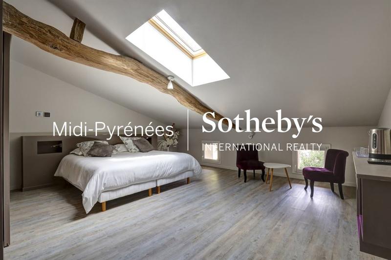 Maison - 542 m² - 15 pièces