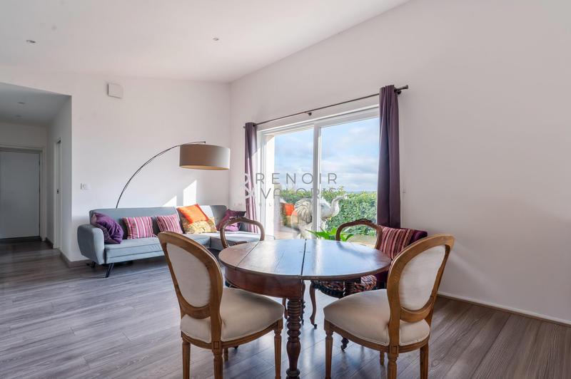 Maison - 270 m² - 10 pièces