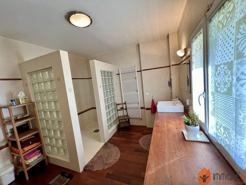 Maison - 296 m² - 7 pièces