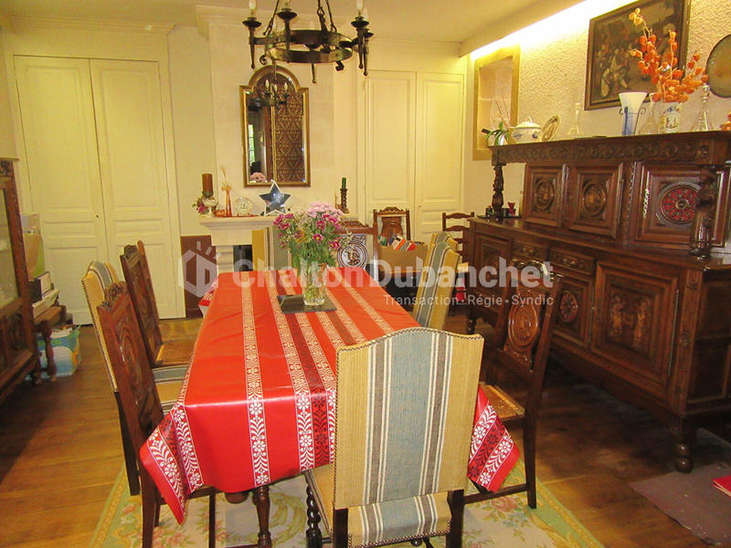 Maison - 235 m² - 9 pièces