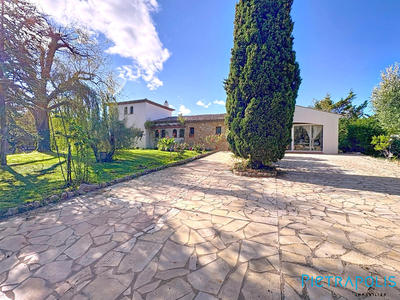 Villa - 287 m² - 8 pièces