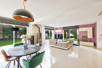 Maison - 182 m² - 6 pièces