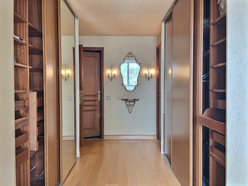 Appartement - 205 m² - 7 pièces