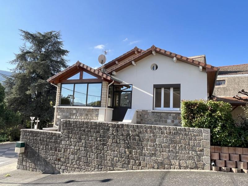 Villa - 115 m² - 9 pièces